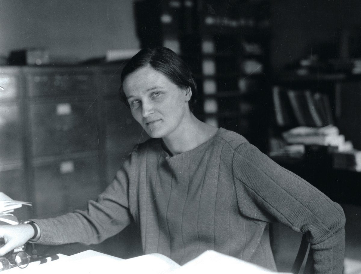 Cecilia Payne-Gaposchkin at Harvard College Observatory, 1920s. Science History Images/Alamy Stock Photo. Cecilia Payne-Gaposchkin at Harvard College Observatory, 1920s. Science History Images/Alamy Stock Photo.