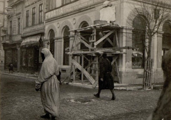 The site of Franz Ferdinand’s assassination in Sarajevo, 1916. Austrian National Library. Public Domain.