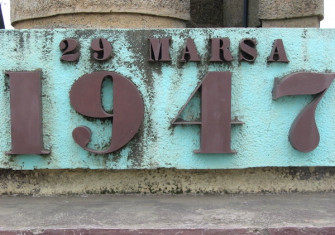 Monument commemorating the 1947 Malagasy Uprising, 2004. Robin Taylor (CC BY 2.0)