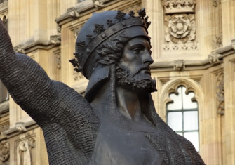 The statue of Richard I outside the Palace of Westminster, London. Jonathan Cardy (CC BY-SA 3.0).
