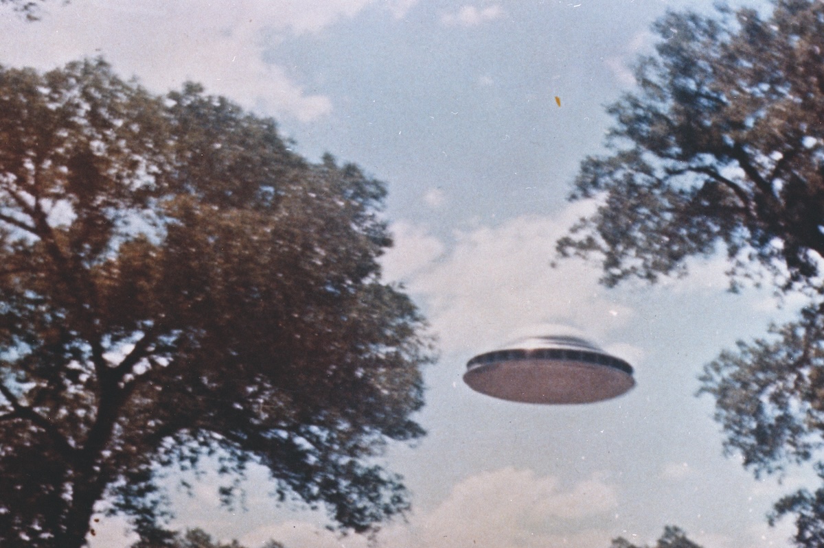 Seeing is believing: a flying saucer, sighted on 4 June 1964. NARA, Records of the National Aeronautics and Space Administration. Public Domain. Seeing is believing: a flying saucer, sighted on 4 June 1964. NARA, Records of the National Aeronautics and Space Administration. Public Domain.